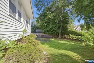 92 Van Buskirk Rd, Teaneck Township, NJ 07666 - Photo 3