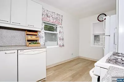 27-20 Kipp, Fair Lawn, NJ 07410 - Photo 7