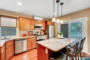 1130 Edgewood Ln, Fort Lee, NJ 07024 - Photo 11