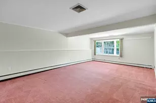 98 Vassar Dr, Paramus, NJ 07652 - Photo 25