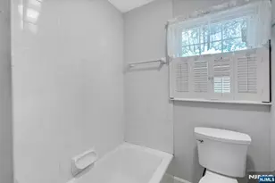 98 Vassar Dr, Paramus, NJ 07652 - Photo 17