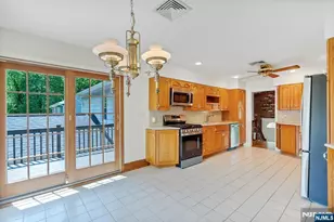 98 Vassar Dr, Paramus, NJ 07652 - Photo 11