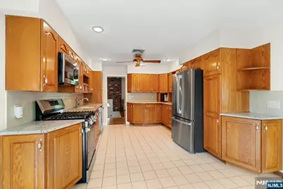 98 Vassar Drive, Paramus, NJ 07652 - Photo 13