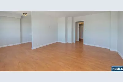 285 Aycrigg Avenue 19F #19F, Passaic, NJ 07055 - Photo 9