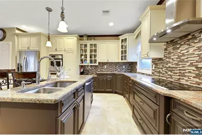 12-65 Burbank Street, Fair Lawn, NJ 07410 - Photo 13