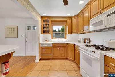 287 Jackson Avenue, Rutherford, NJ 07070 - Photo 11