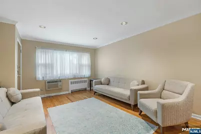 201 Oakdene Place D1 #D1, Cliffside Park, NJ 07010 - Photo 3