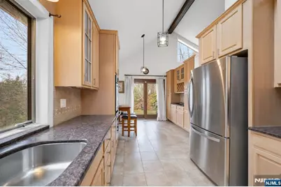 37 Berkshire Road, Woodcliff Lake, NJ 07677 - Photo 7