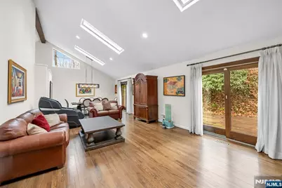 37 Berkshire Road, Woodcliff Lake, NJ 07677 - Photo 3