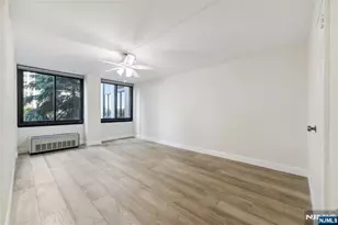200 Winston 121, Cliffside Park, NJ 07010 - Photo 11