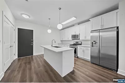 313 Woodland Place 104 #104, Leonia, NJ 07605 - Photo 5