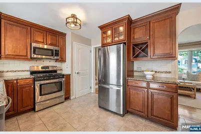 114 Summit Avenue, Waldwick, NJ 07463 - Photo 9