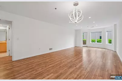 303 Stockton Court S303 #S303, Edgewater, NJ 07020 - Photo 3