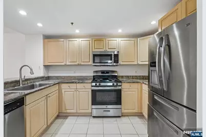 303 Stockton Court S303 #S303, Edgewater, NJ 07020 - Photo 7