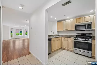 303 Stockton Court S303 #S303, Edgewater, NJ 07020 - Photo 11