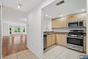 303 Stockton Ct, Edgewater, NJ 07020 - Photo 11