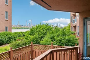 303 Stockton Ct, Edgewater, NJ 07020 - Photo 1