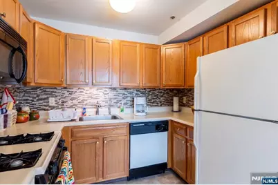 81 Park Edge 2K #2K, Berkeley Heights Township, NJ 07922 - Photo 5