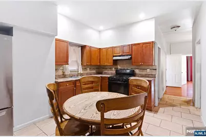 161 Seaview Avenue, Jersey City, NJ 07305 - Photo 3