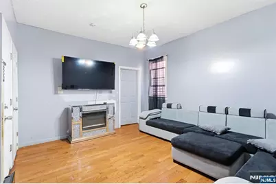 161 Seaview Avenue, Jersey City, NJ 07305 - Photo 15