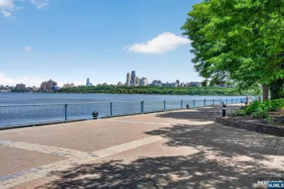 502 Livingston Court N502 #N502, Edgewater, NJ 07020 - Photo 25