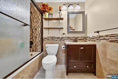 502 Livingston Court N502 #N502, Edgewater, NJ 07020 - Photo 19