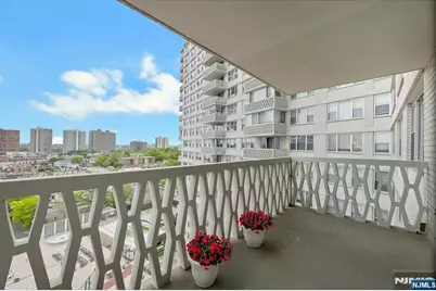 2000 Linwood 14 0 #14 0, Fort Lee, NJ 07024 - Photo 13