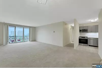 2000 Linwood 14 0 #14 0, Fort Lee, NJ 07024 - Photo 9