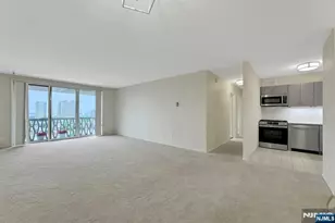 2000 Linwood 14 0, Fort Lee, NJ 07024 - Photo 9