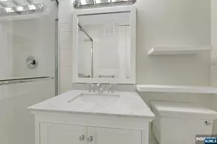 2000 Linwood 14 0, Fort Lee, NJ 07024 - Photo 35
