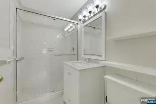 2000 Linwood 14 0, Fort Lee, NJ 07024 - Photo 33