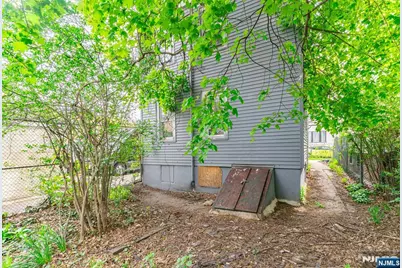11 Sunset Avenue, Newark, NJ 07106 - Photo 13
