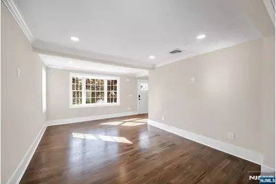 456 Collins Avenue, Hasbrouck Heights, NJ 07604 - Photo 9