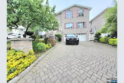 560 Studio Road 2nd Floor #2nd floor, Ridgefield, NJ 07657 - Photo 1