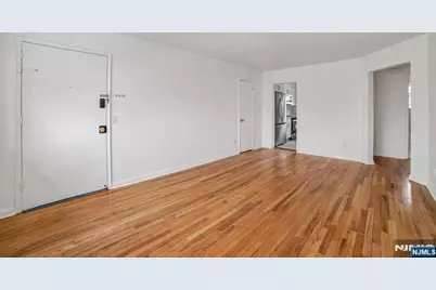 2430 8th Street 5B #5B, Fort Lee, NJ 07024 - Photo 3