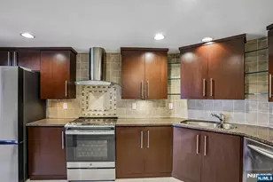 1077 River Road 1013, Edgewater, NJ 07020 - Photo 9