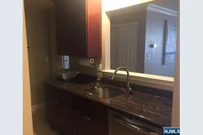 38 Garden Place 141 #141, Edgewater, NJ 07020 - Photo 5