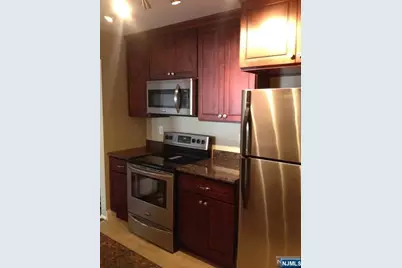 38 Garden Place 141 #141, Edgewater, NJ 07020 - Photo 3