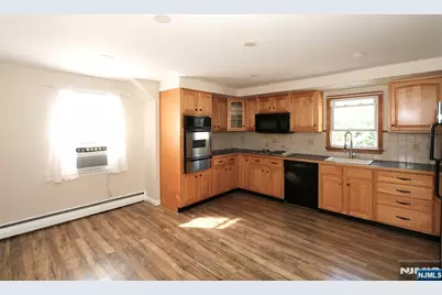 47 Van Dyke Street 2 #2, Wallington, NJ 07057 - Photo 3