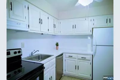 15 Cottage Street 19 3A #19 3A, Midland Park, NJ 07432 - Photo 17