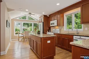 14 Bancroft Pl, Fair Lawn, NJ 07410 - Photo 9