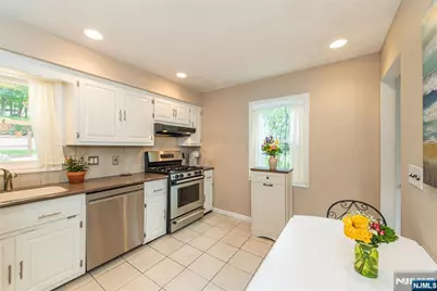 86 Minnehaha Boulevard, Oakland, NJ 07436 - Photo 9