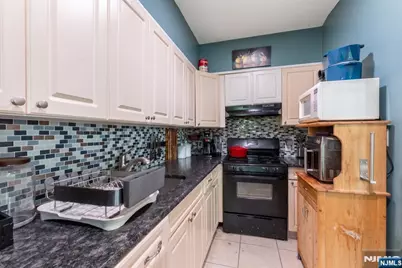 140A Clendenny Avenue, Jersey City, NJ 07304 - Photo 15