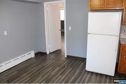 208 Bergen Boulevard 3 #3, Fairview, NJ 07022 - Photo 3