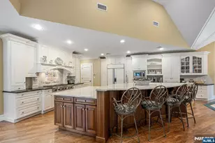 68 Bramshill Dr, Mahwah, NJ 07430 - Photo 9