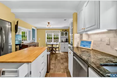 105 Bergen Avenue, Waldwick, NJ 07463 - Photo 19
