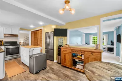 105 Bergen Avenue, Waldwick, NJ 07463 - Photo 17