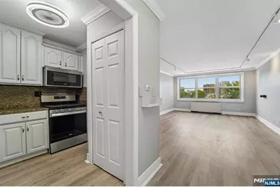 2000 Linwood Avenue 4P #4P, Fort Lee, NJ 07024 - Photo 7