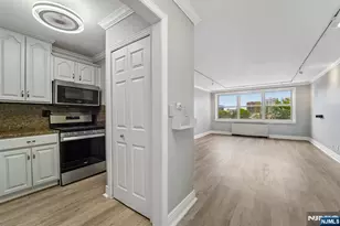 2000 Linwood Ave 4P, Fort Lee, NJ 07024 - Photo 7