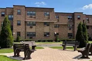 220 Meadow Ln D35, Secaucus, NJ 07094 - Photo 3